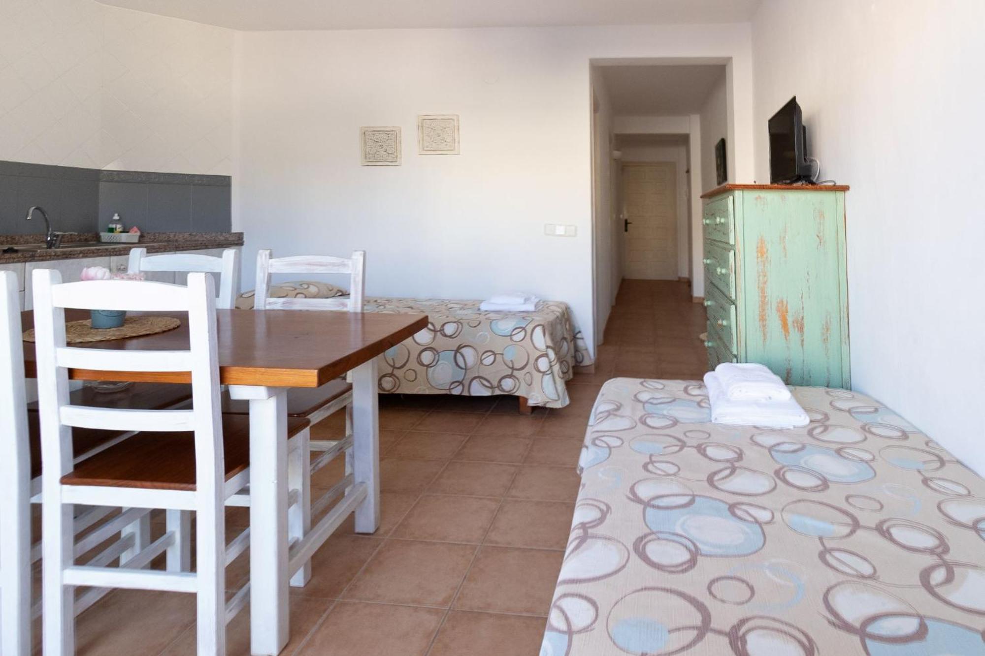 Apartamentos Timon - Emar Hotels Es Pujols Eksteriør billede